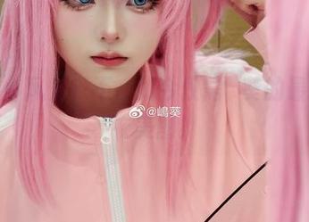 户外小风光？不，如今仅需嶋葵的最新泳衣美图！