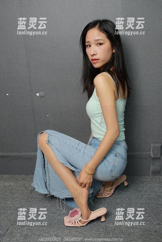 异思趣向-小小 异思趣向 - 小小的品牌新定义,美足与蛇形凉鞋特供免费资源!