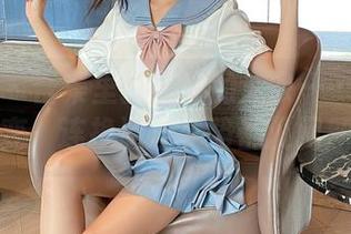 微密圈 – 合集里张思允的泳衣……这才叫百变，连换游泳姿势都没问题！