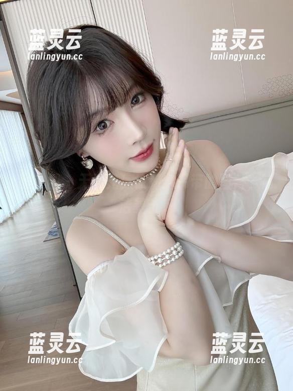 微密圈 - 无圣光！徐莉芝吊带的图片，简洁暴击！