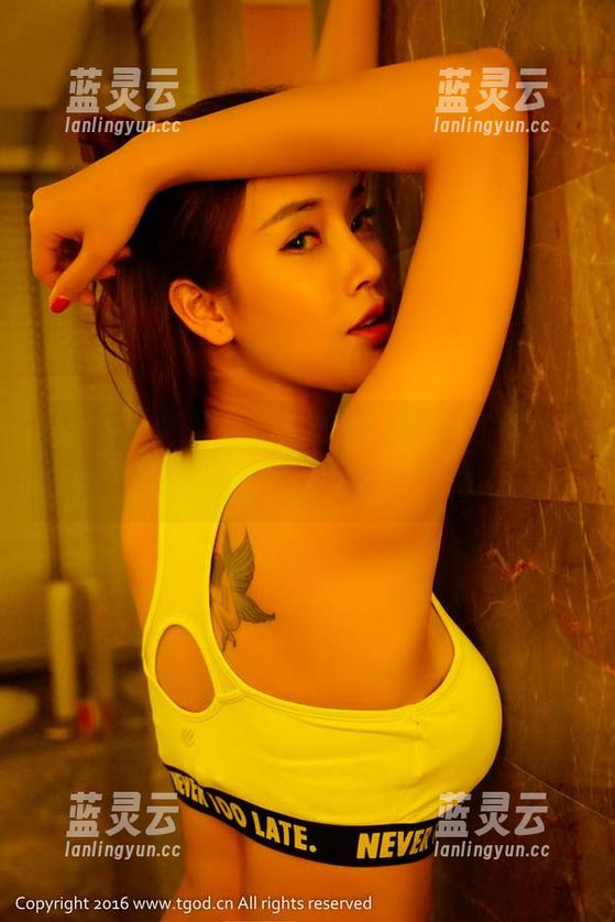 推女神-颖莹儿YY 推女神 - 颖莹儿YY的眼镜,私拍还是看广告的?美图用力一击,眼镜都快出门了!