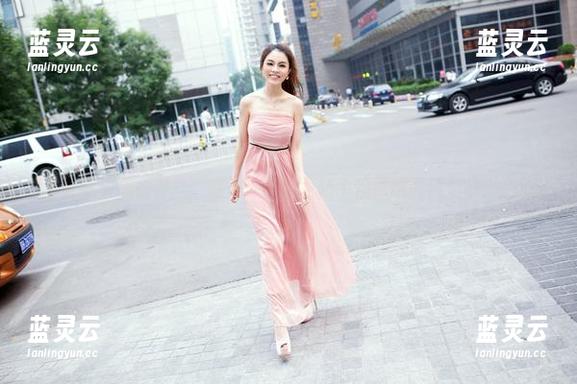 推女郎 - 黑色游戏：赵惟依在新更新中悄悄玩着视角的小把戏