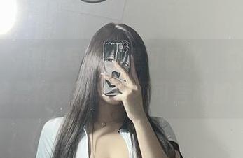 微密圈 – 黑白写真：是可馨吖，觉得每一帧都像是在窥探某种不可言喻的情绪。