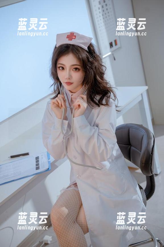 下载一波桃良阿宅的长腿原图，准备好你的审美震撼了吗？