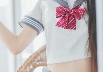 无圣光下的桜桃喵和她的条纹毛衣——好像迷失在条纹里了！