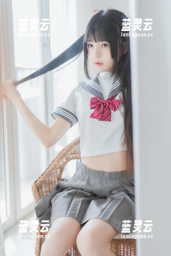 桜桃喵 无圣光下的桜桃喵和她的条纹毛衣——好像迷失在条纹里了!