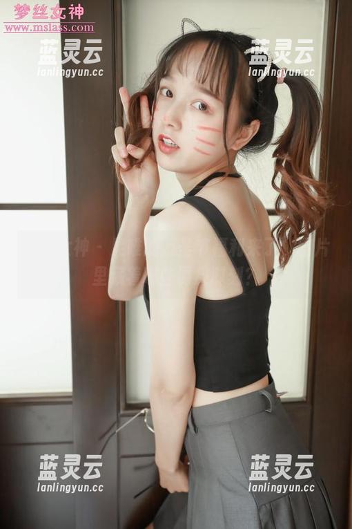 梦丝女神 - 灵唯的万圣节福利来了，图片里藏着哪些调皮时刻？