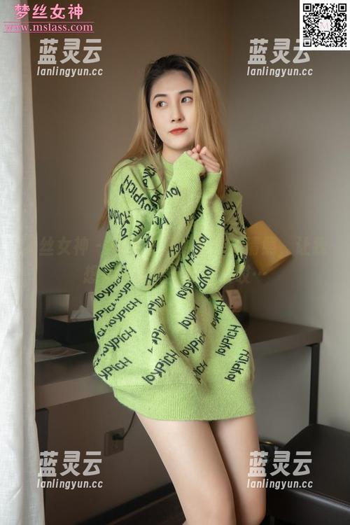 梦丝女神 - 香萱在线，旗袍高清照，让我想象一些害羞的场景哎…