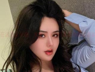 微密圈 – 在泳池里畅游，水蜜桃米米的最新美图就像水一样清凉