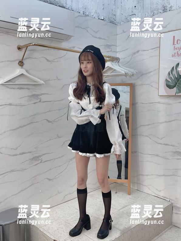 OL女郎A，泥泥汝的最新美图精选，让人一阵心猿意马...