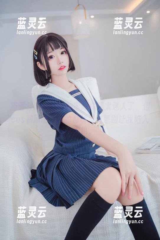 猫君君MaoJun的雷姆真是太迷人了，但cos和原图之间的那丝细微差别让我陷入了沉思。