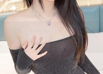 神乐坂真冬的cos精选：温柔中竟藏着一丝倔强？