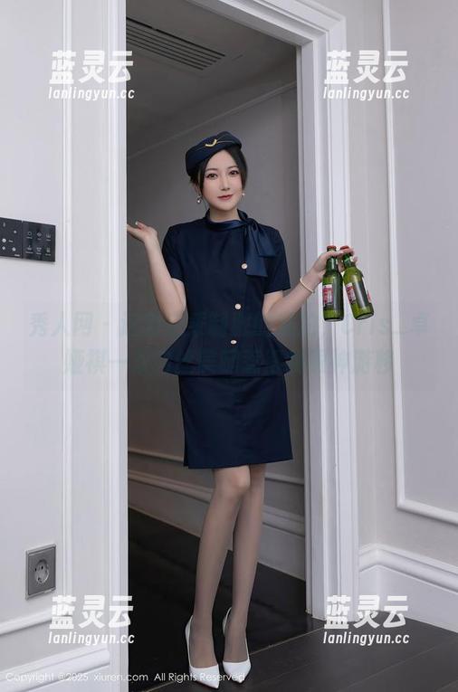 秀人网 - 这套空乘制服的私拍，Cris_卓娅祺一双肉丝美腿惹得我眼神游移