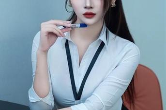 秀人网 – 白裙欲动，何嘉颖静看，高清合集里的每一瞬间都很真实！