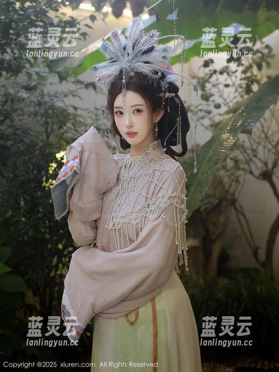 秀人网 - 紧急通知！卓琳妹妹_jolin的黑色作品就在网盘，快去搜索！