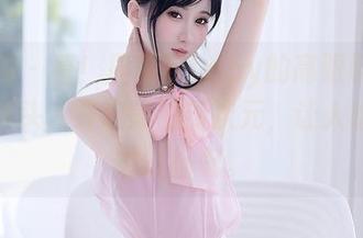 秀人网 – 看！周慕汐baby的高跟鞋正在征服镜头，开启美图新次元，让人想随意尝试搭配。