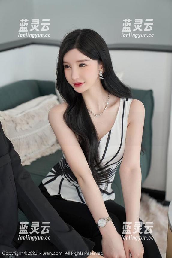 秀人网 - 奶油妹妹的连衣裙资源，真该换个色调，顶得住我的审美吗？