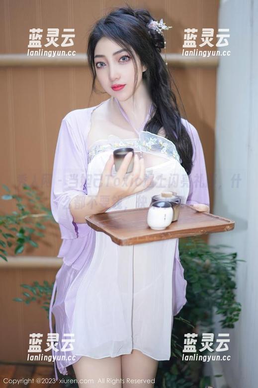 秀人网 - 当妲己Toxic遇上闪亮礼服，什么都不要钱，快来下载！
