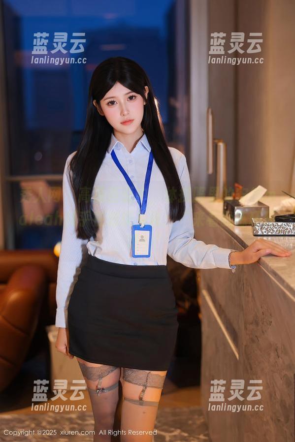 秀人网 - 高清画面中，体操服里的安然maleah似乎在对镜头说：“来看我练环环吧！”