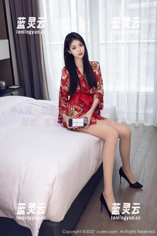 秀人网 - 原图分享：当安然maleah变身厨娘，食材也只能乖乖乖乖就范！