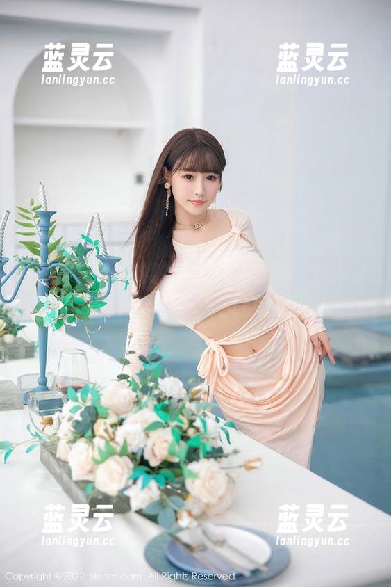 秀人网 - 女神樱井舞的私房合集，穿搭灵感满满，不料……她的猫咪好像抢镜了？