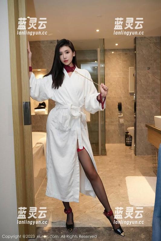 秀人网 - 灰丝写真集新作，贾诗晗用精选把你撩得出神！