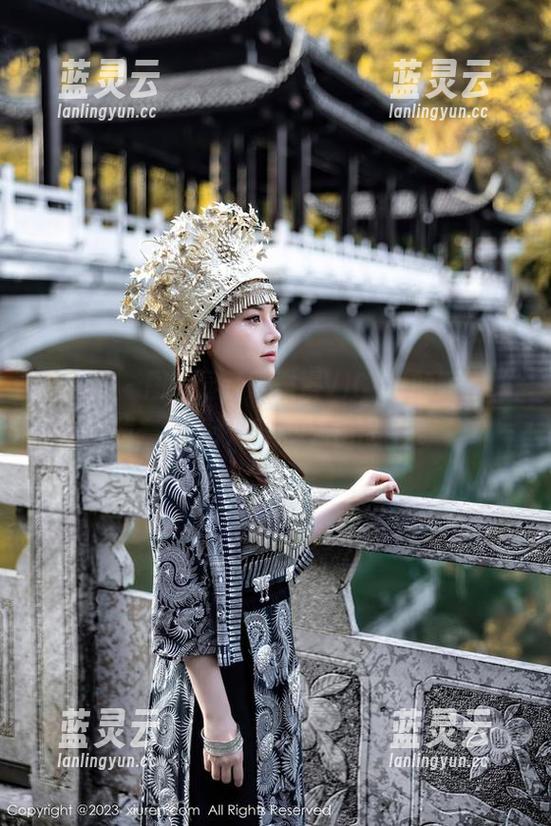 秀人网-陈雅漫VICKY 秀人网 - 图片显示陈雅漫VICKY的短裙,我一度在想,这风格...独特。