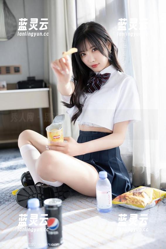 秀人网 - 别让沙子进鞋子！麻吉小兔子的海滩趣味合集