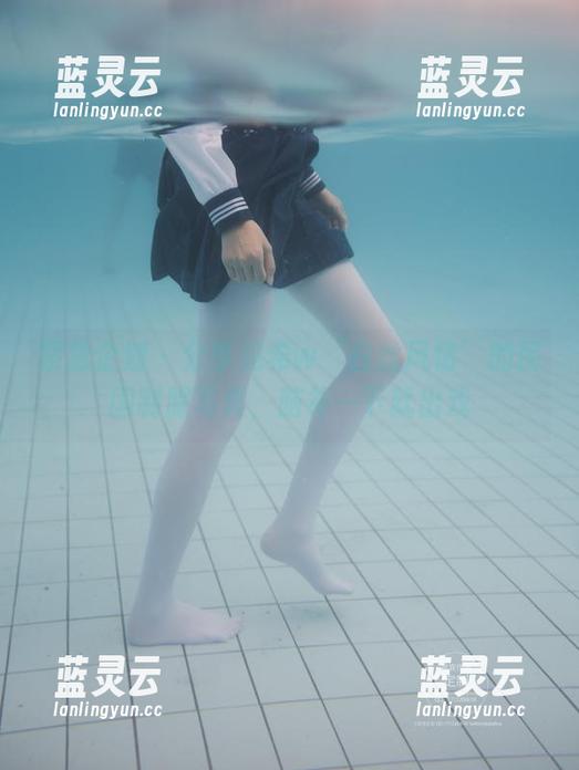 紧急企划-见希w 紧急企划 - 分享见希w‘白丝风情’的民国制服写真,脑补一下就出戏