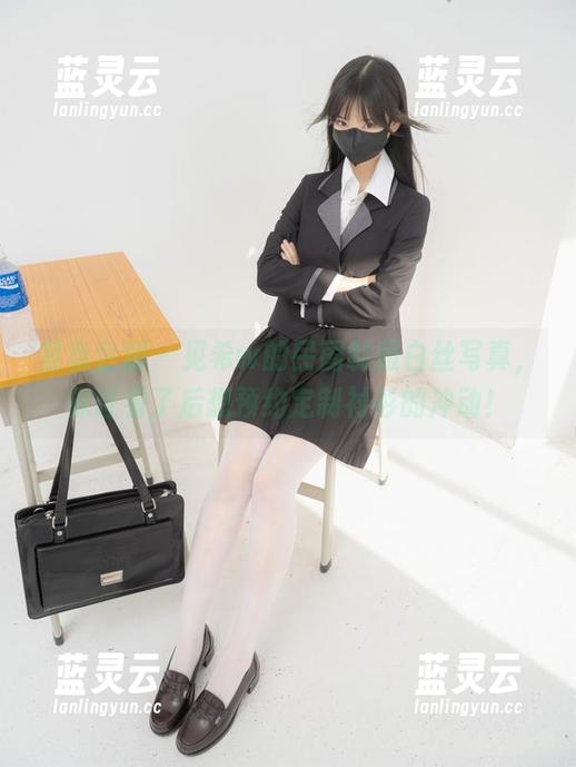 紧急企划-见希w 紧急企划 - 见希w的民国制服白丝写真,保证看了后想预约定制衬衫的冲动!