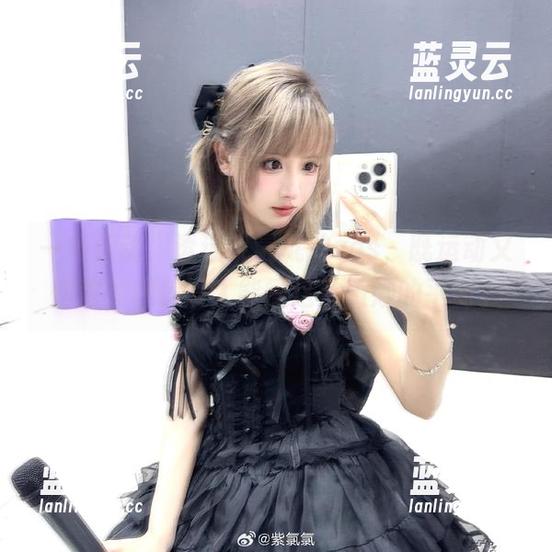 一场运动，透过紫氯氯的cos，既运动又懒散，相信没人能懂这种微妙的平衡。