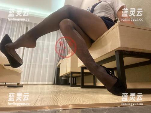 若若老师 微密圈 - 职业装VS假装:若若老师在高清画面中游走于职场与休息室之间