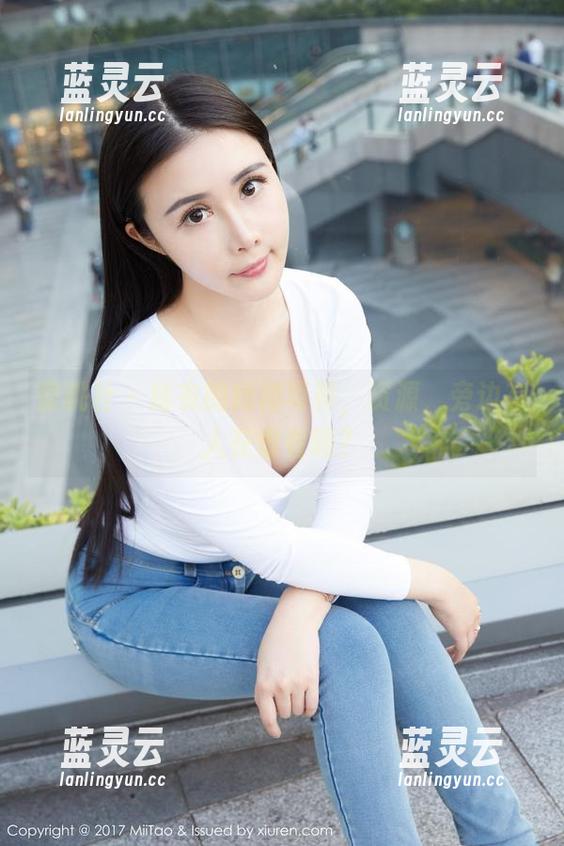 蜜桃社 - 结衣的短裙写真，资源，旁边有人在偷看吗？