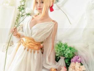 蜜汁猫裘的女王时代，高清美图让你觉得你的冬装都没她好看！
