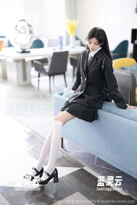 语画界-奶瓶 语画界 - 奶瓶穿连体衣,一张一张下来,它的图包可比我衣橱还丰富,快来下载!