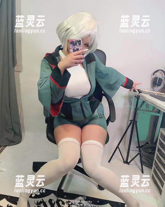 高清记录下贝贝琪Becky的个性——就爱这套塞西莉亚奶牛装！