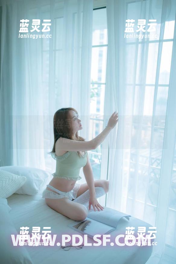 轰趴猫-梦心玥 轰趴猫 - 灰丝写真大讨论,梦心玥:我的袜子妆能不能和猪耳朵一起上天台?