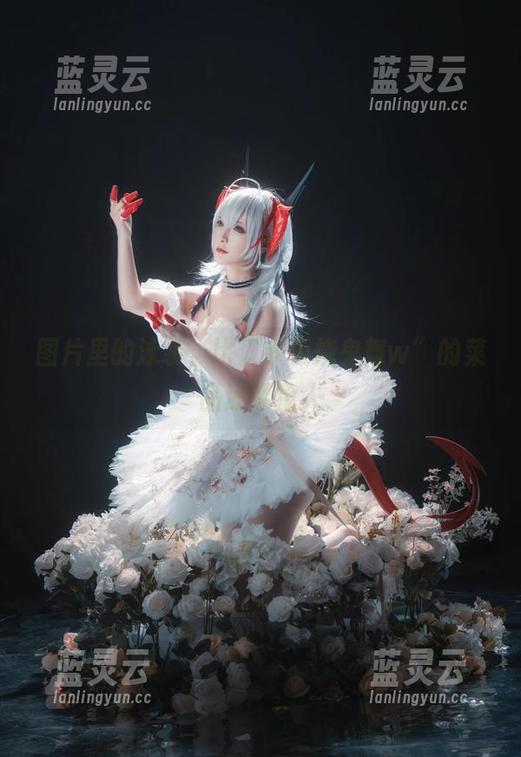 图片里的泳装，比“铁板烧鬼舞w”的菜品还要撩人