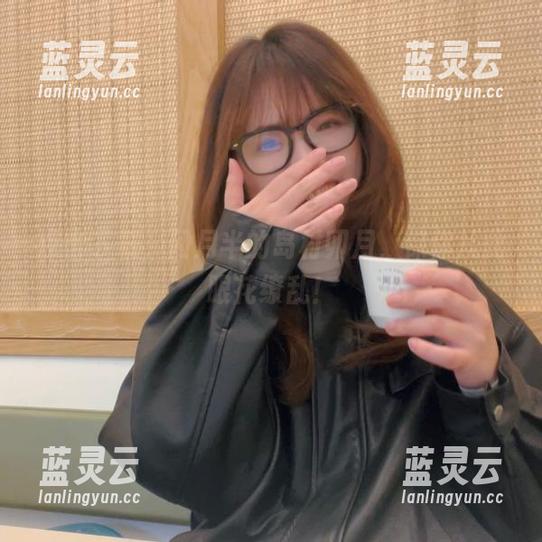 点击下载，闪月半的岛村卯月，保你从此眼花缭乱！