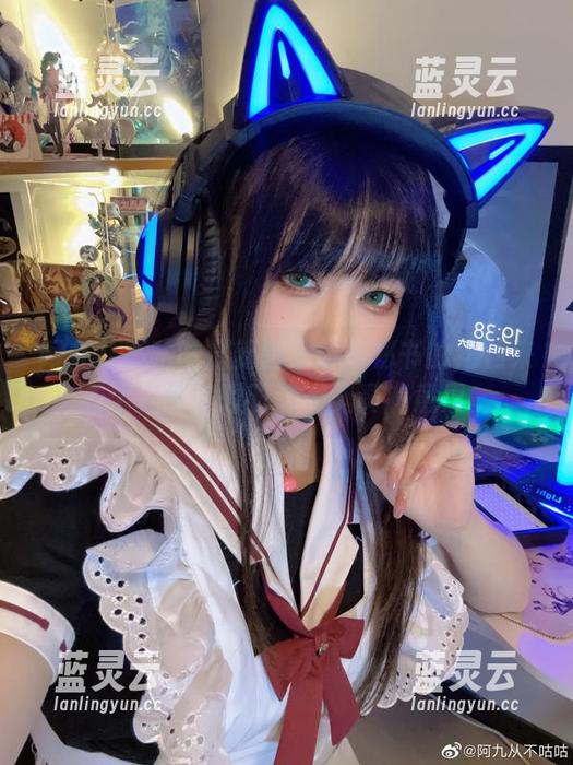 阿九从不咕咕最新图集：从秘书的角色来看个究竟，哎呀这姿势真有意思。