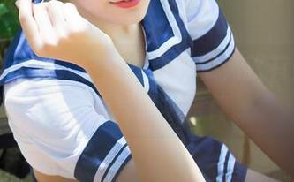 青豆客 – 有人穿皮衣的日子，就有魏扭扭的最新写真集陪伴。