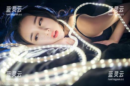 青豆客-黄可christine 青豆客 - 黄可christine夏天写真集最新更新,真有种“一秒入夏”的魔力