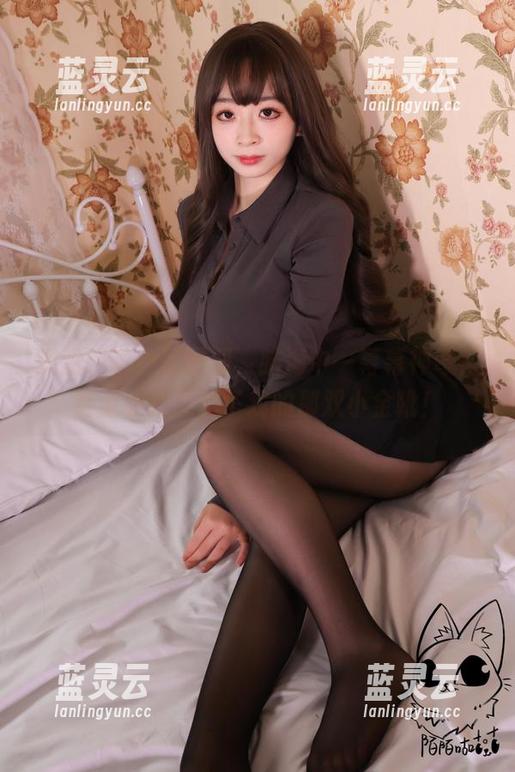 观韶陌陌白丝图册，脑海中一幕幕神奇，甚至让我想到了我的那双小金靴！