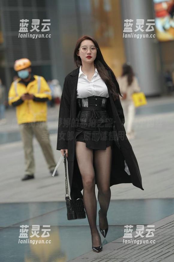 魔镜街拍-婷婷 魔镜街拍 - 婷婷的私拍之旅:寒风中肉丝圣诞女郎,原图请慢用哦