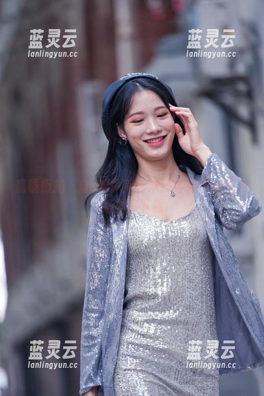 魔镜街拍 - OL的休闲艺术：婷婷的包臀灰裙全集下载